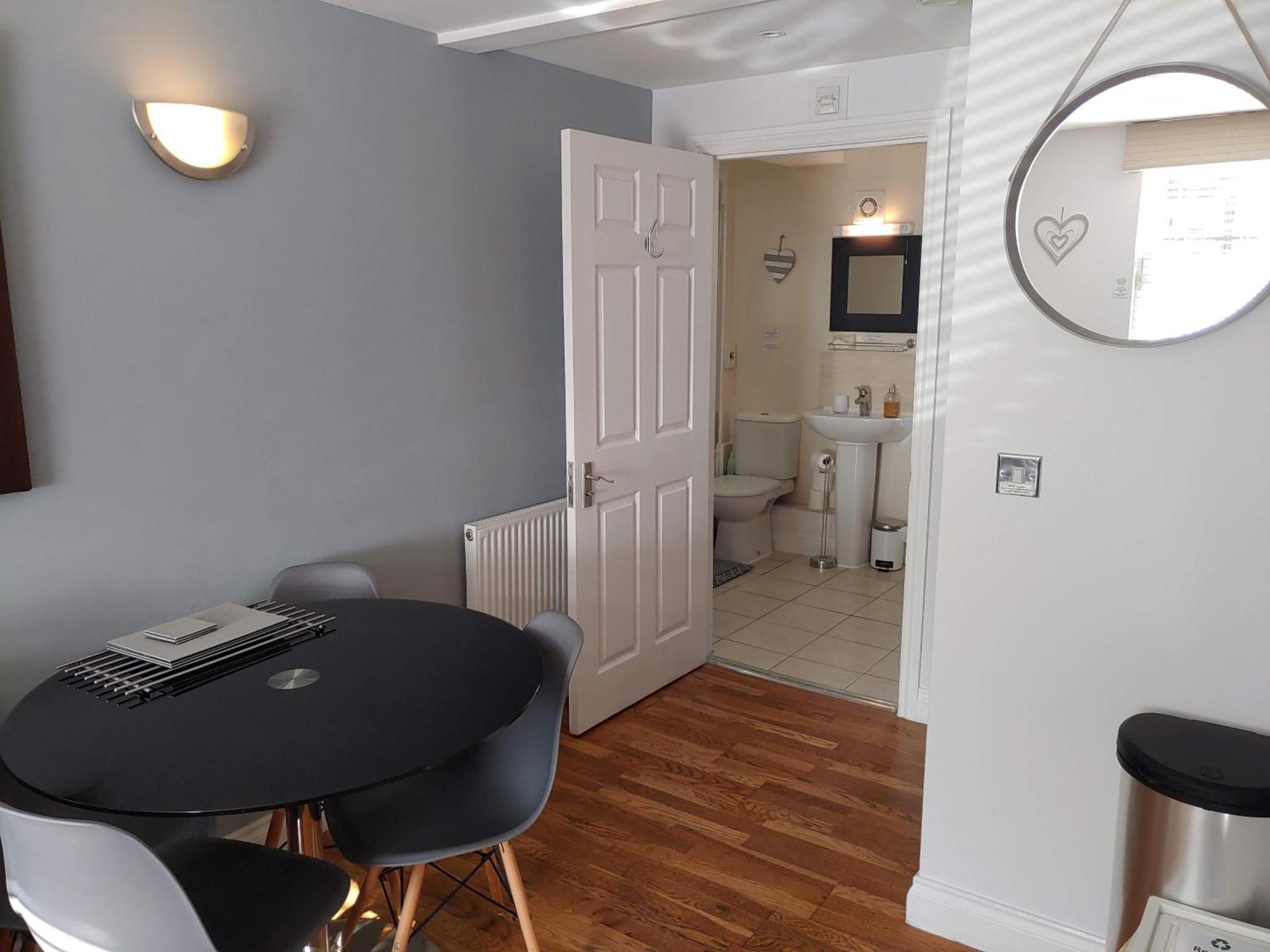The Bath House Apartments - Free 1St Breakfast - Free Parking Екстериор снимка