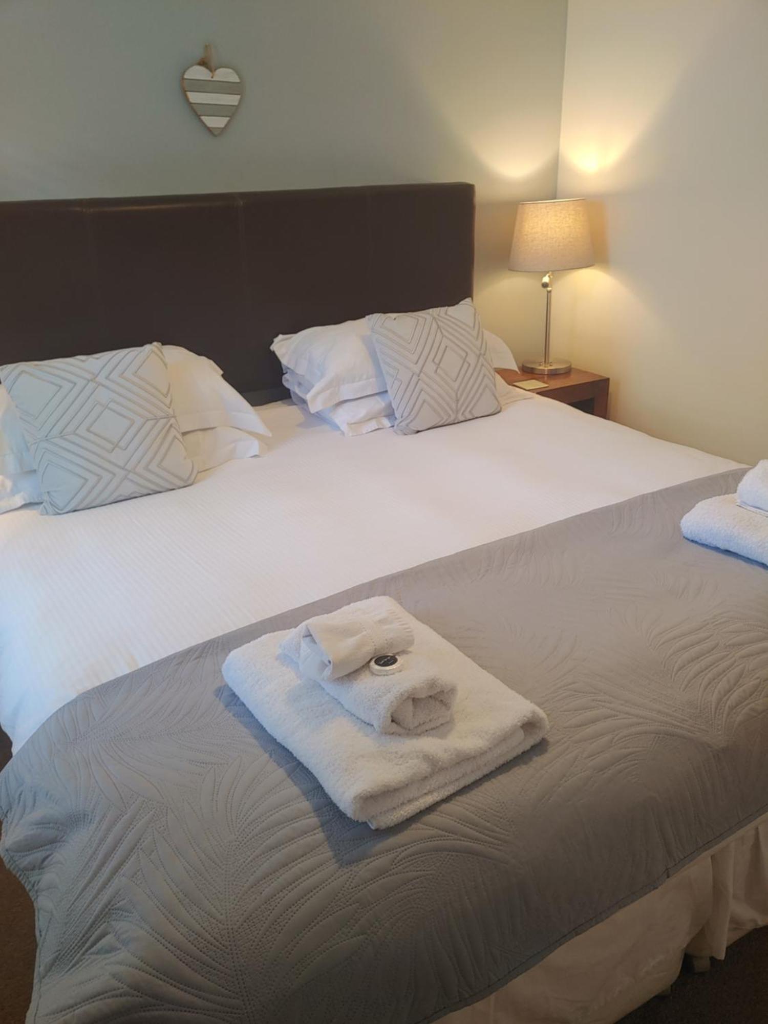 The Bath House Apartments - Free 1St Breakfast - Free Parking Стая снимка